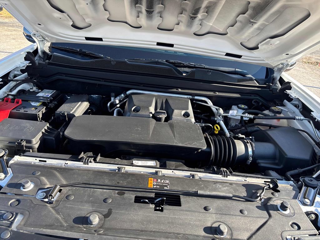 Used 2024 Chevrolet Colorado Z71 w/ Z71 Convenience Package 2 image 36