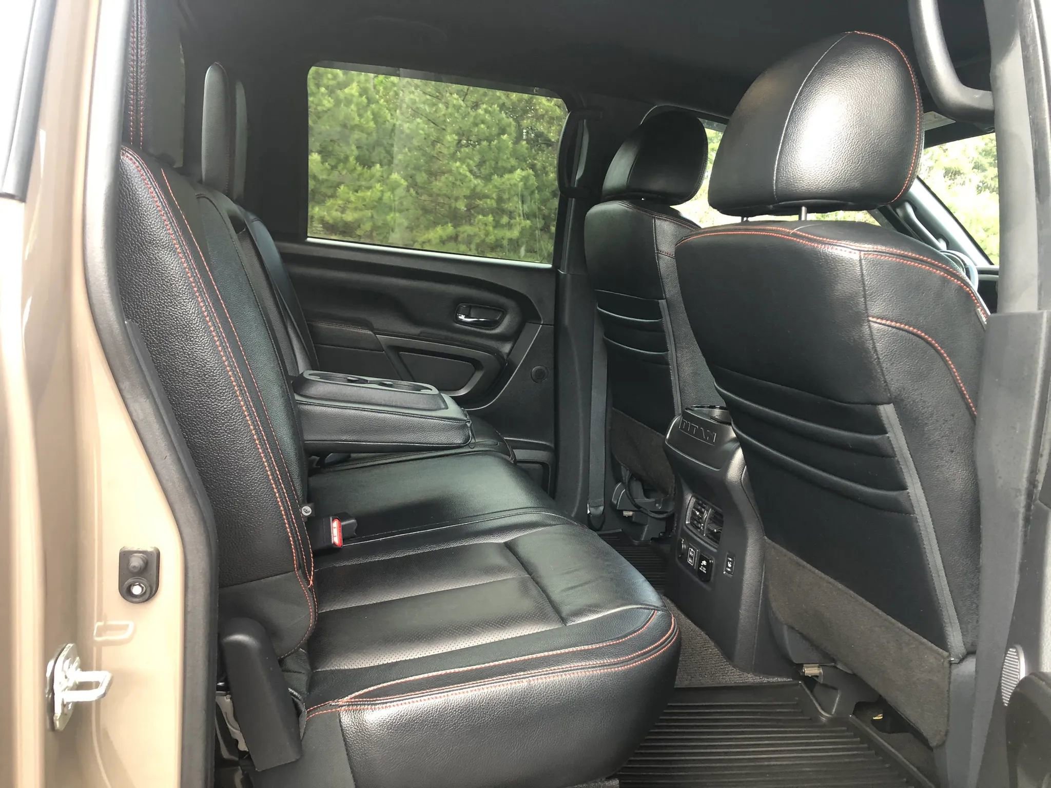 Used 2020 Nissan Titan PRO-4X w/ Pro-4x Convenience Package image 17