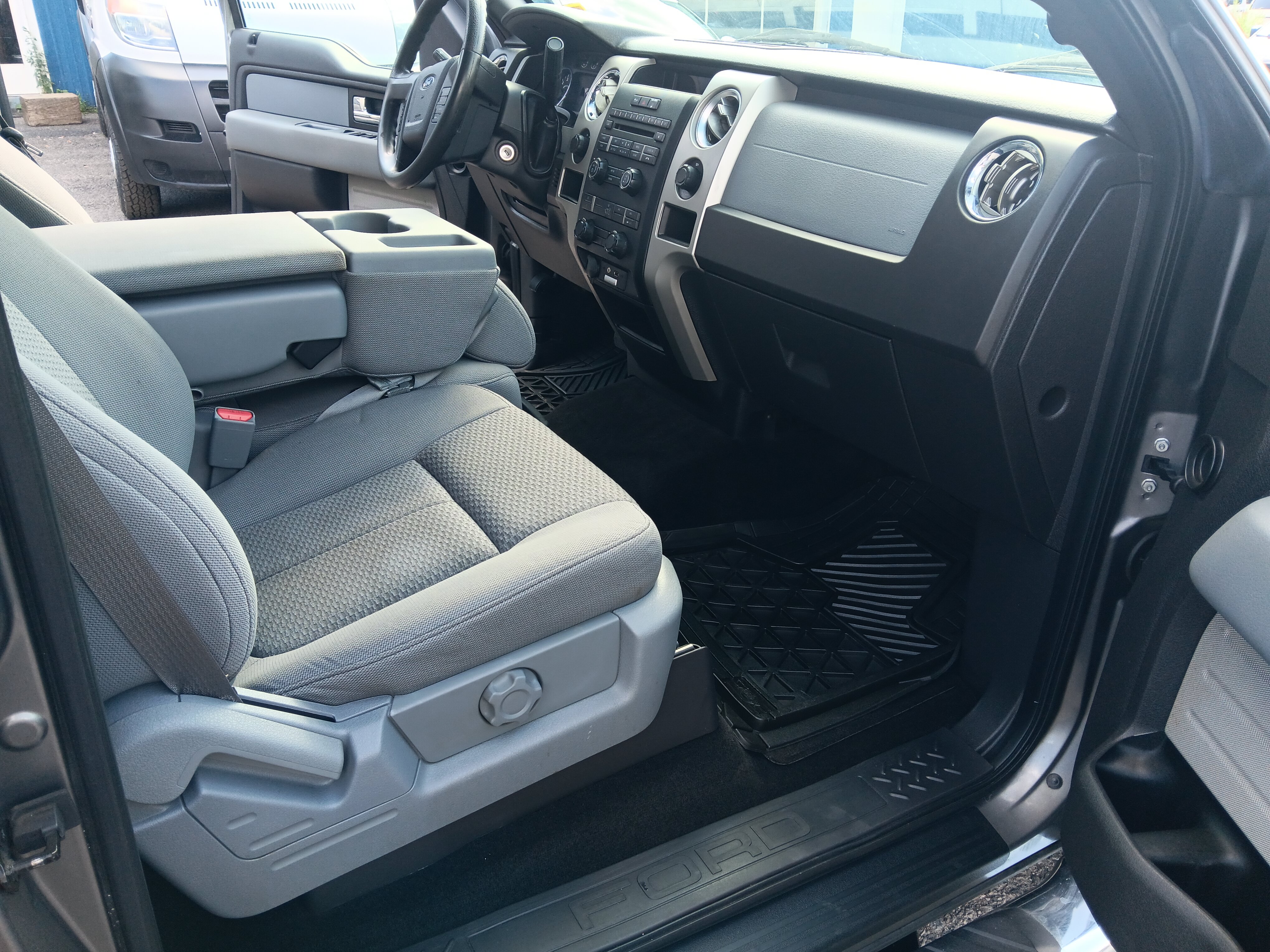 Used 2014 Ford F150 XLT AWD/4WD image 14