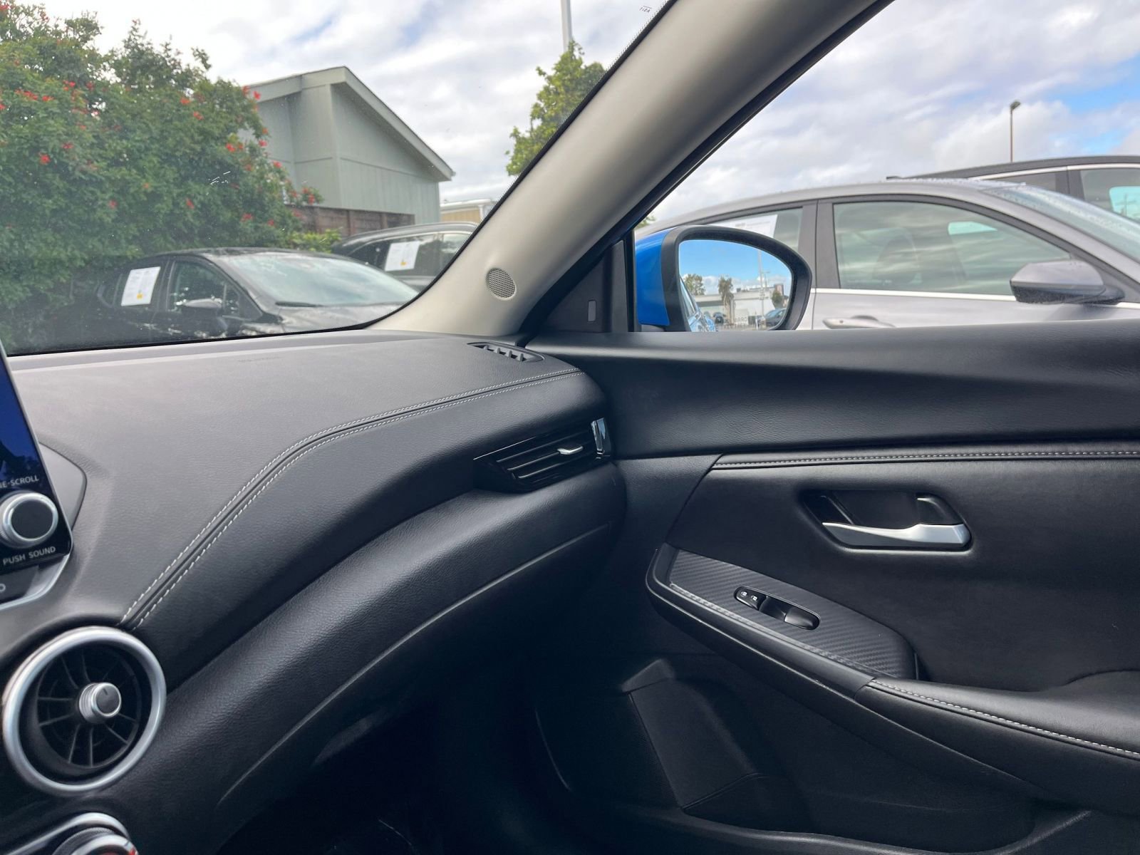 Used 2025 Nissan Sentra SV FWD image 34