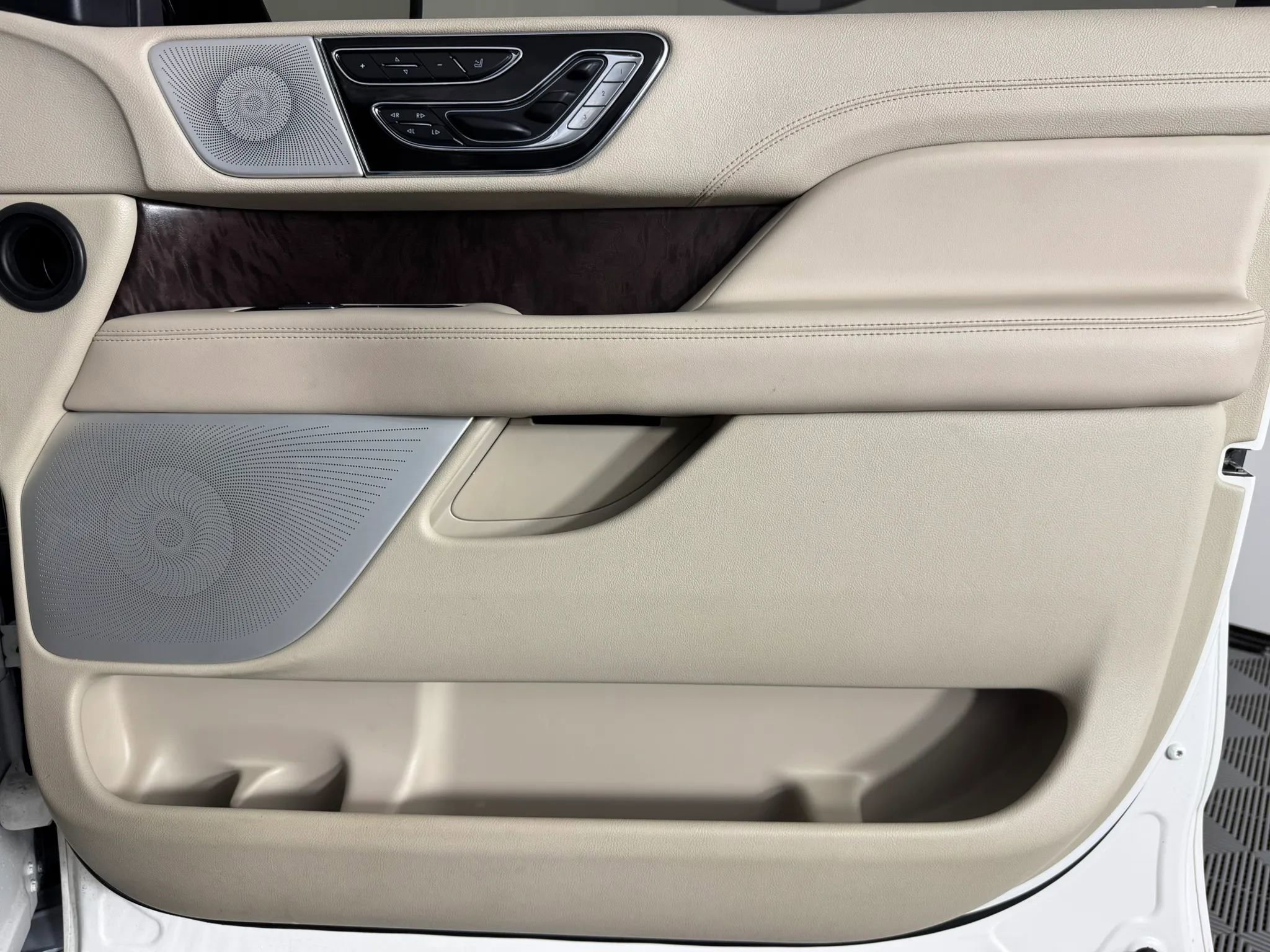 Used 2021 Lincoln Navigator Reserve w/ Luxury Package image 48