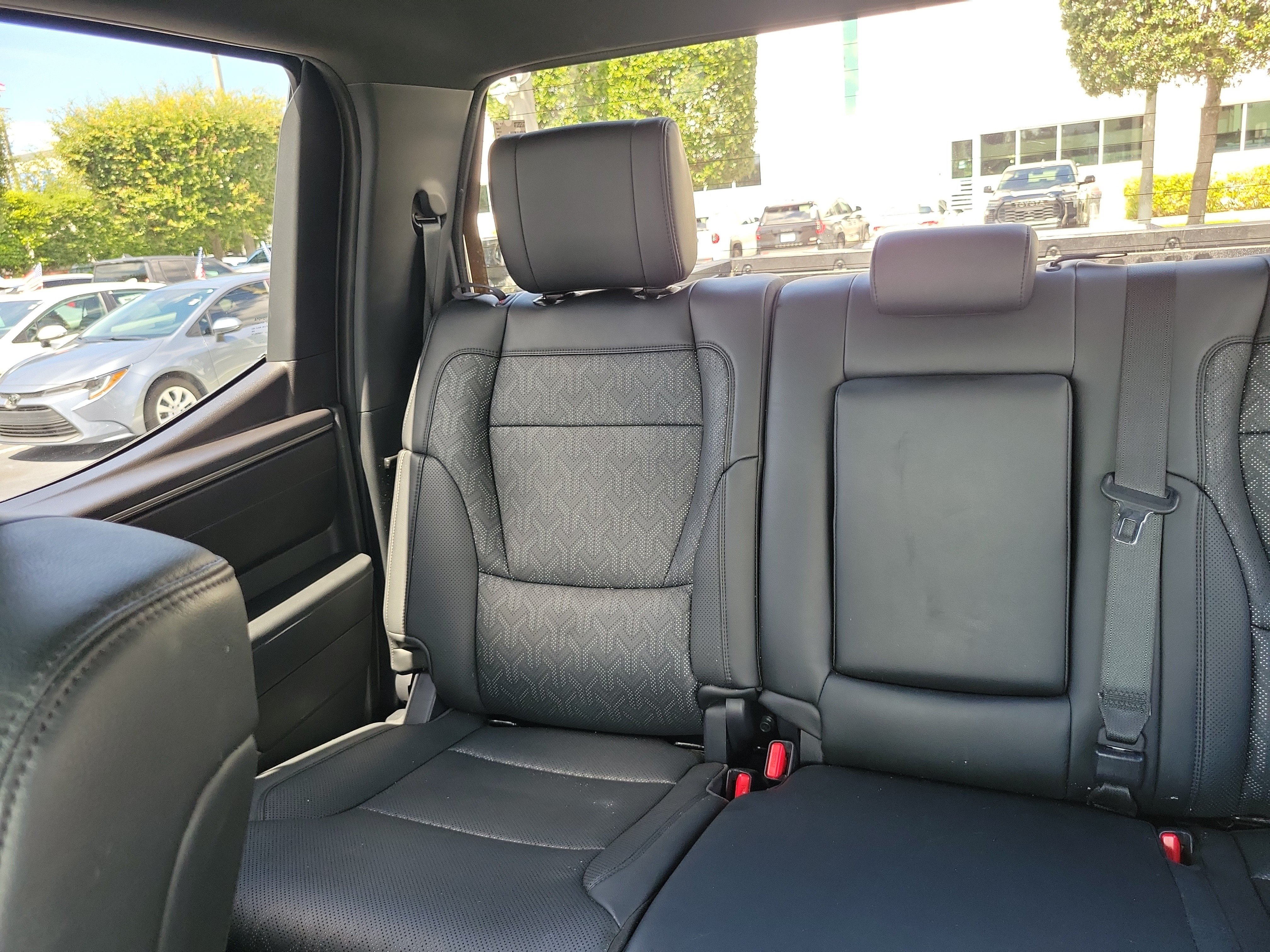 Used 2025 Toyota Tundra SR5 w/ SR5 Premium Package AWD/4WD image 20