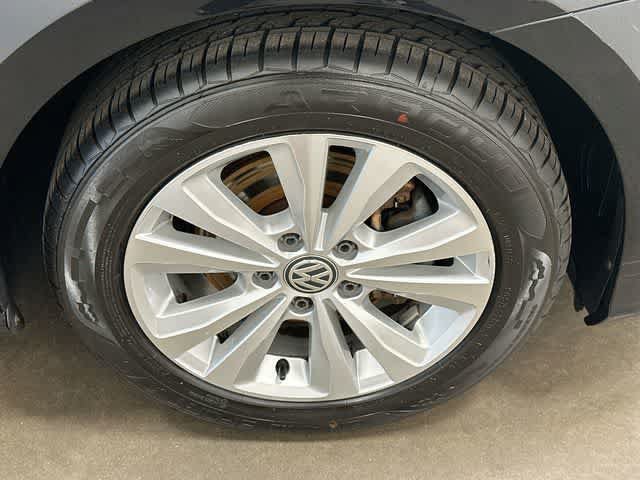 Used 2019 Volkswagen Golf SE FWD image 5