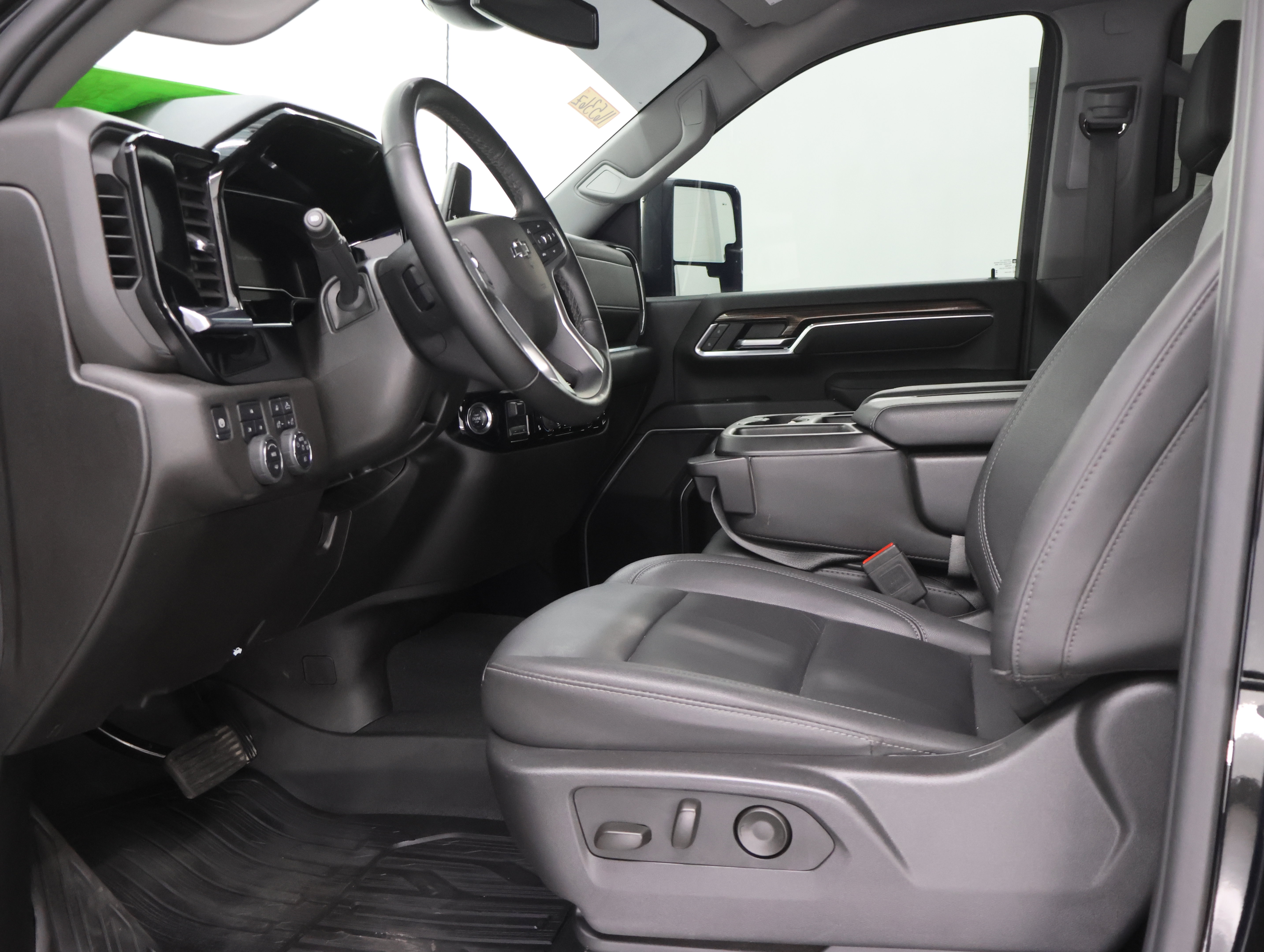 Used 2025 Chevrolet Silverado 2500 LT w/ Trail Boss Package AWD/4WD image 8