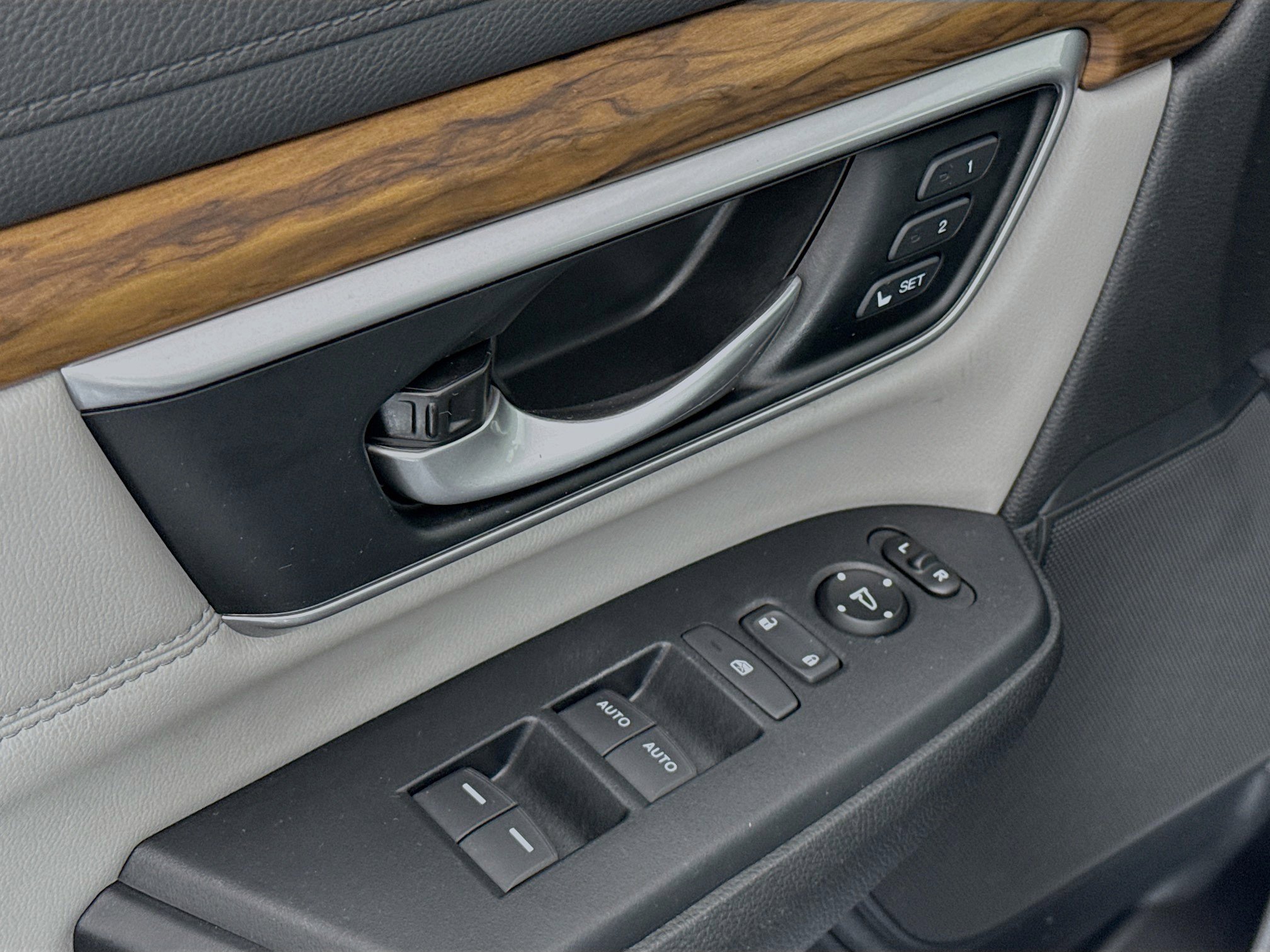 Used 2020 Honda CR-V Touring image 18