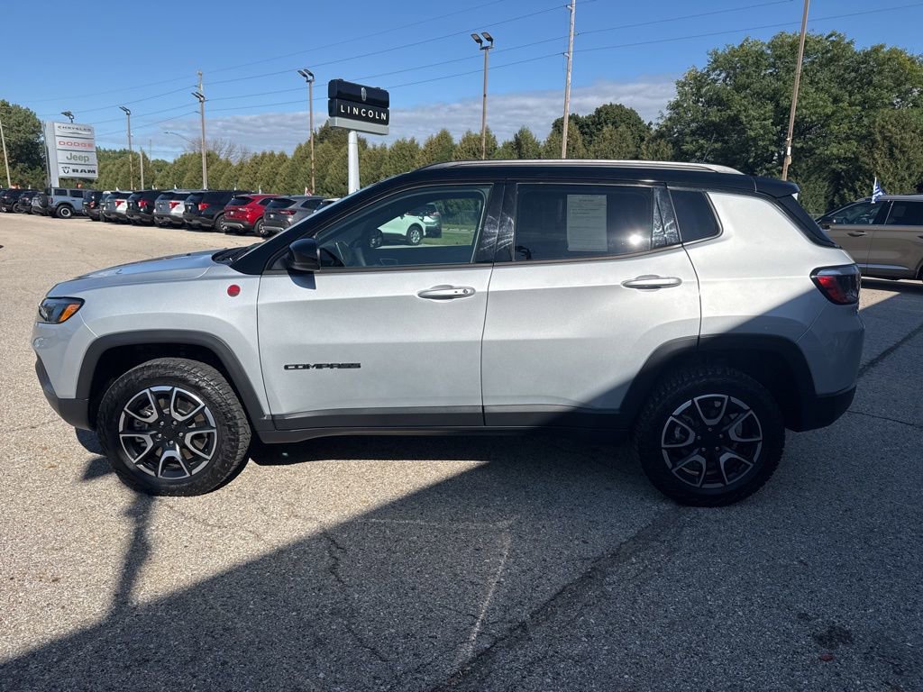 Used 2024 Jeep Compass Trailhawk image 4