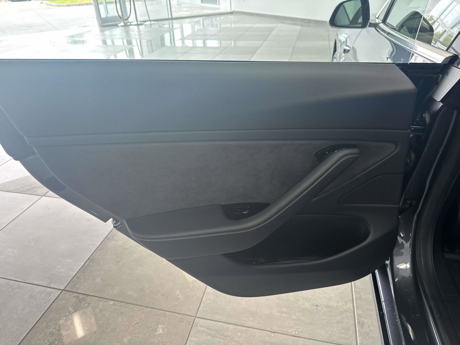 Used 2018 Tesla Model 3 Long Range RWD image 11