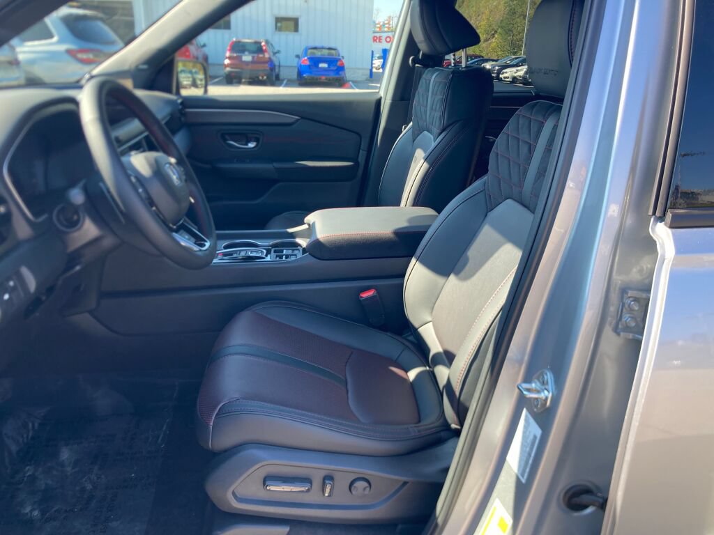 New 2026 Honda Pilot Black Edition image 5