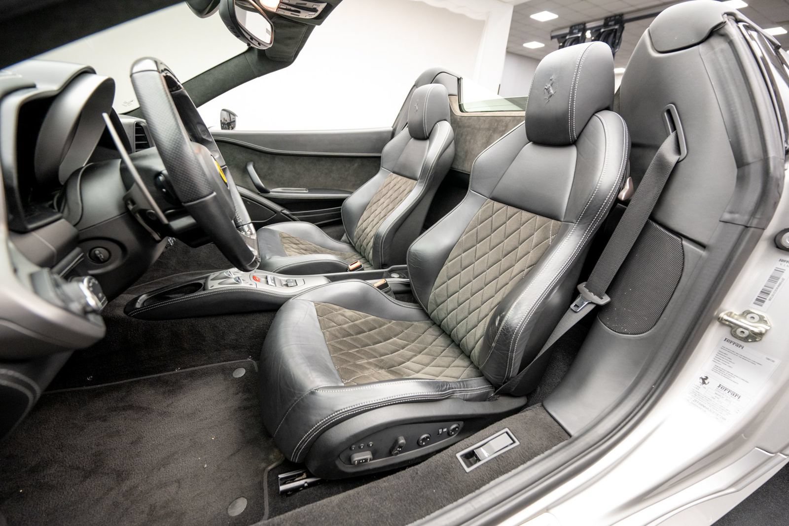 Used 2012 Ferrari 458 Spider RWD image 21