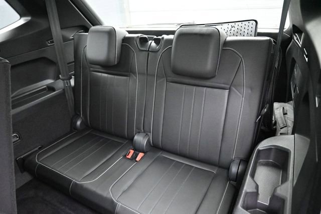 Used 2023 Volkswagen Tiguan SE R-Line FWD image 30