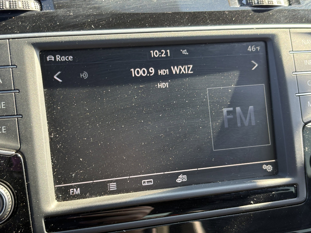 Used 2016 Volkswagen Golf 4-Door image 35