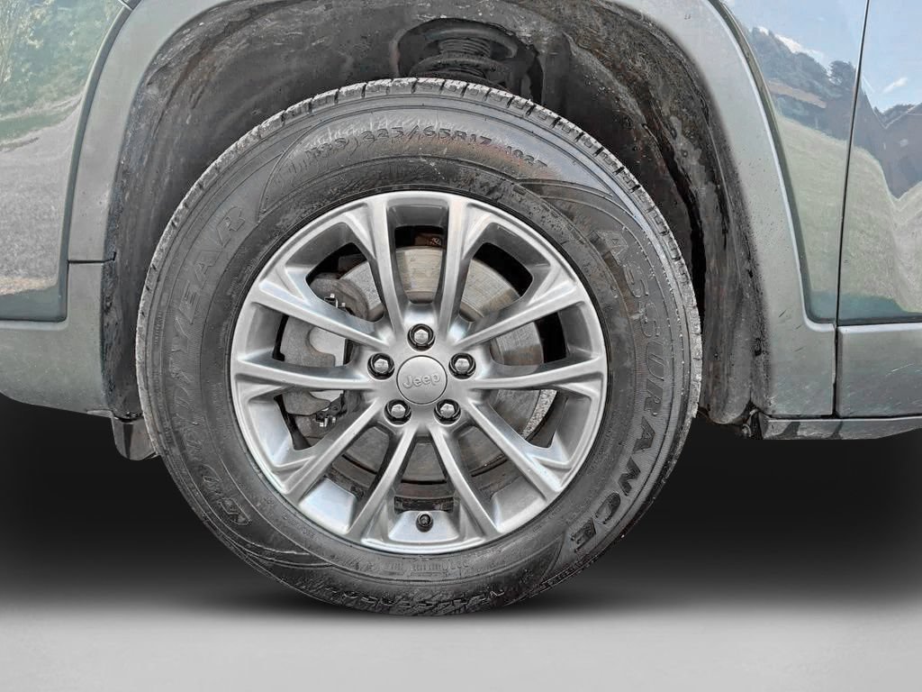 Used 2020 Jeep Cherokee Latitude Plus AWD/4WD image 10