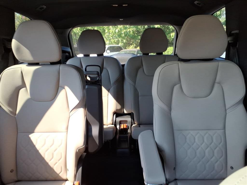 New 2026 Volvo XC90 B5 Plus w/ Protection Package Premier AWD/4WD image 18