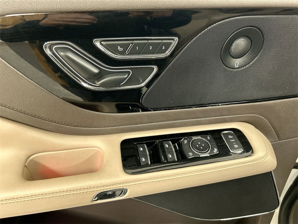Used 2022 Lincoln Aviator Reserve w/ Equipment Group 201A image 10