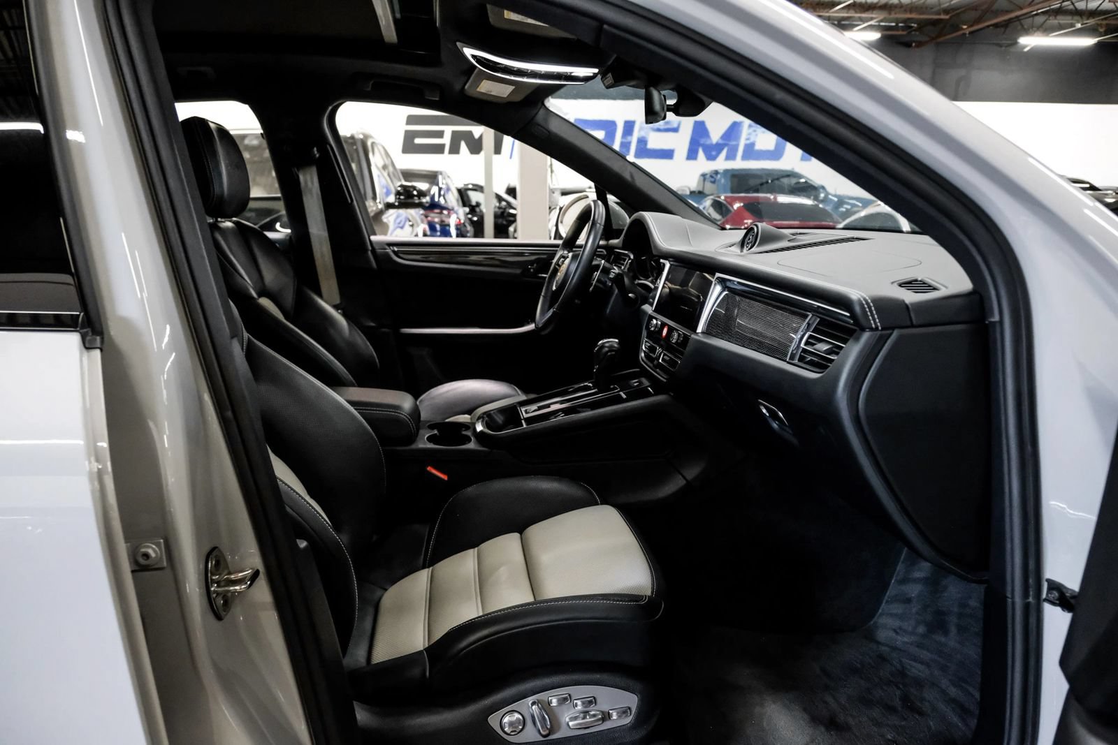 Used 2023 Porsche Macan GTS AWD/4WD image 30