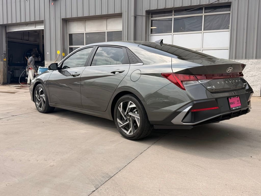 Used 2024 Hyundai Elantra Limited FWD image 5