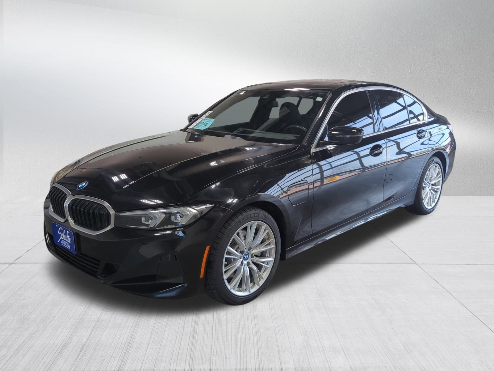 Used 2024 BMW 330e xDrive image 3