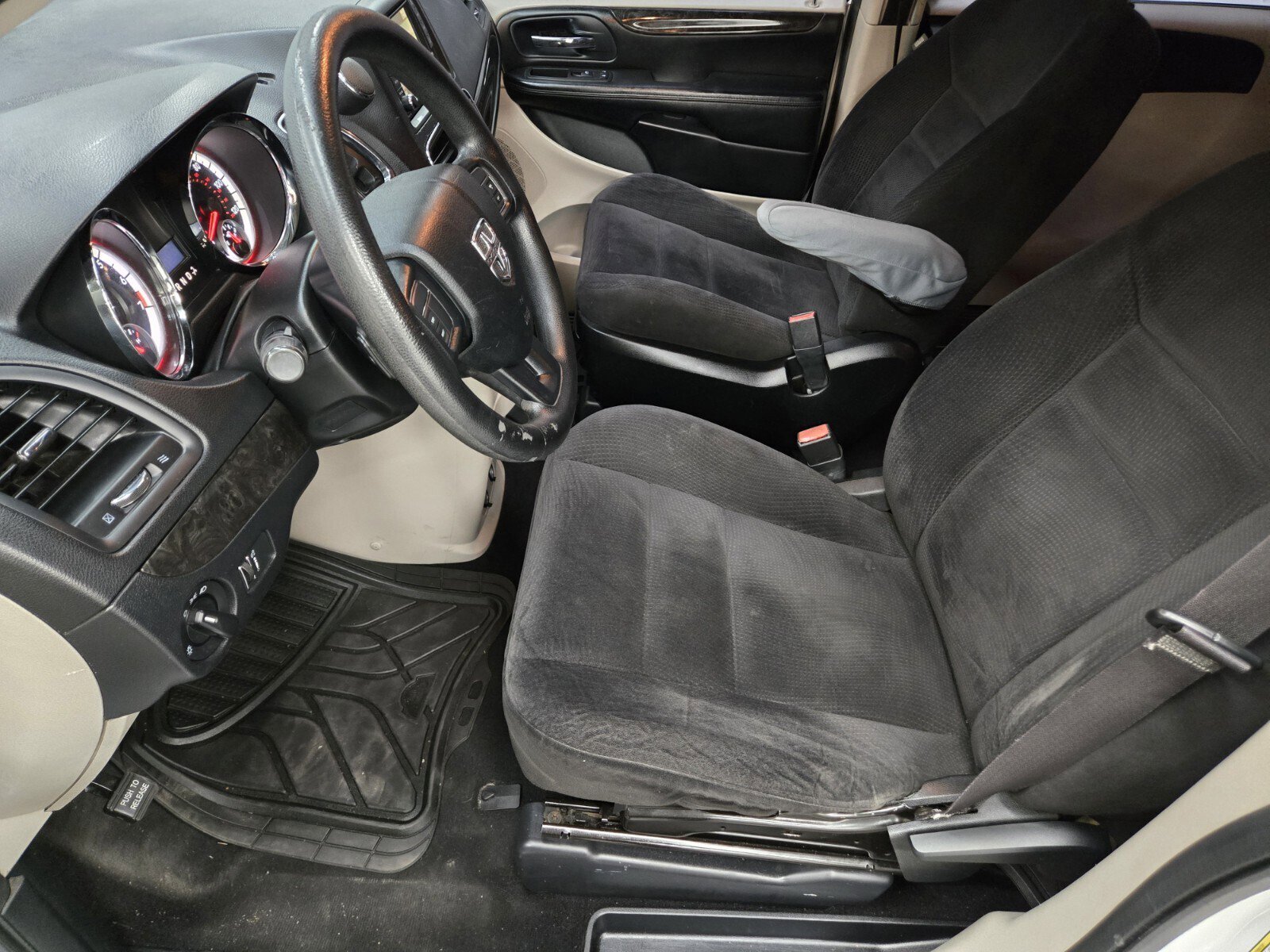 Used 2014 Dodge Grand Caravan American Value Package FWD image 5