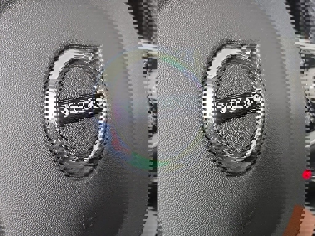 New 2025 Volvo XC60 B5 Plus w/ Protection Package Premier image 33