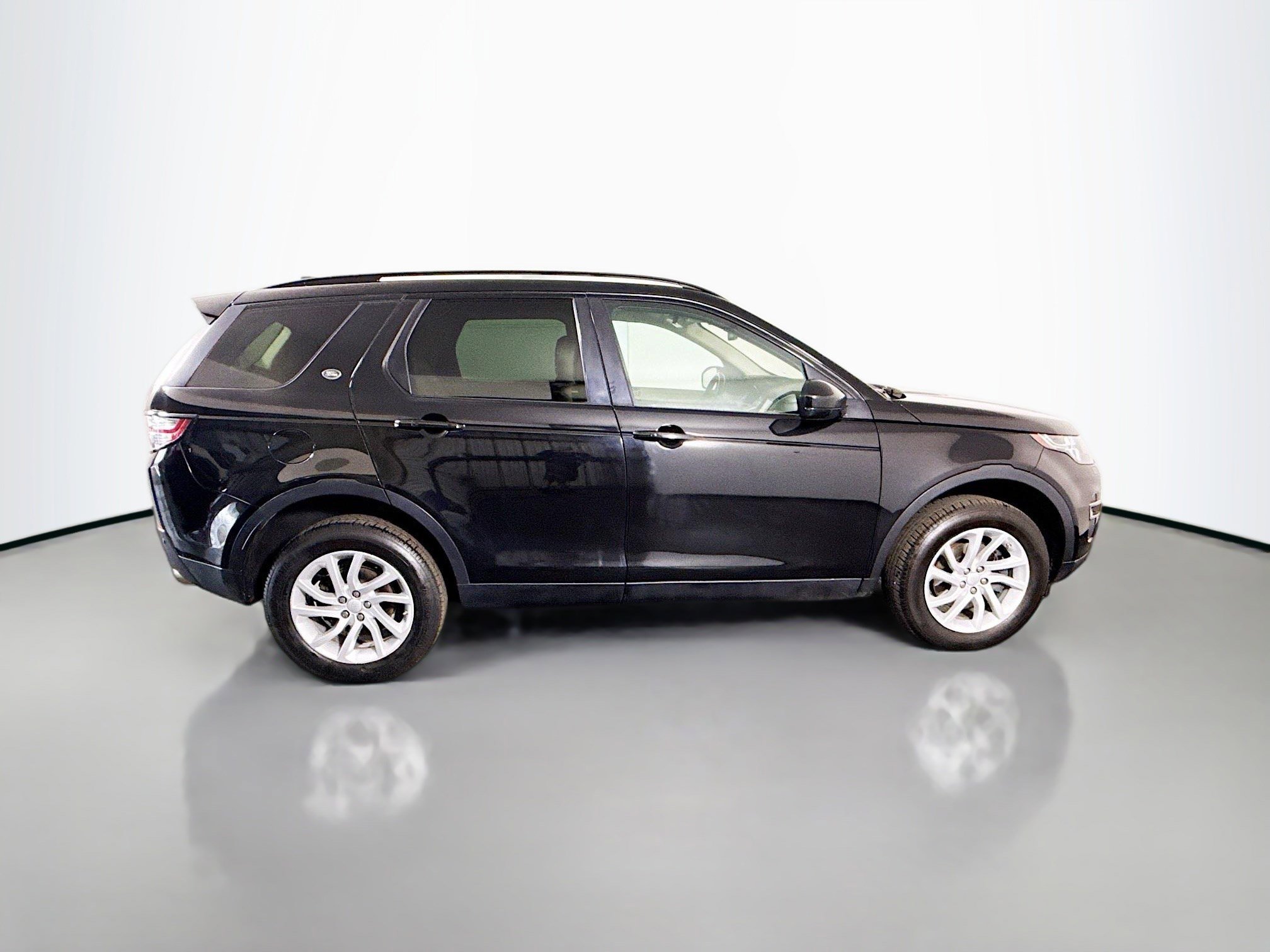 Used 2018 Land Rover Discovery Sport HSE image 11