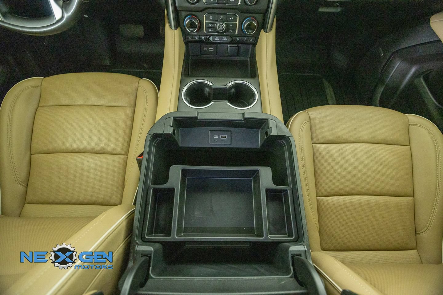 Used 2022 Chevrolet Suburban Premier AWD/4WD image 31