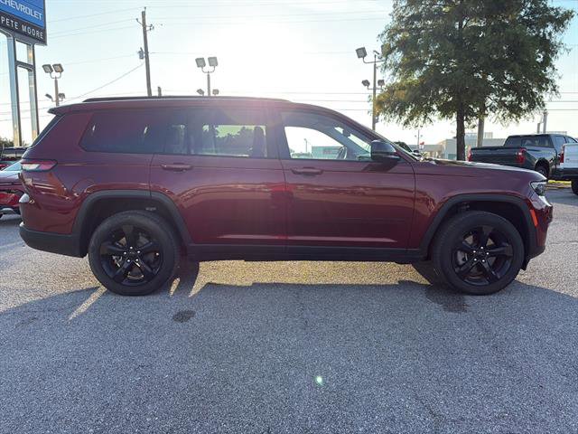 Used 2023 Jeep Grand Cherokee L Limited w/ Black Appearance Package image 8