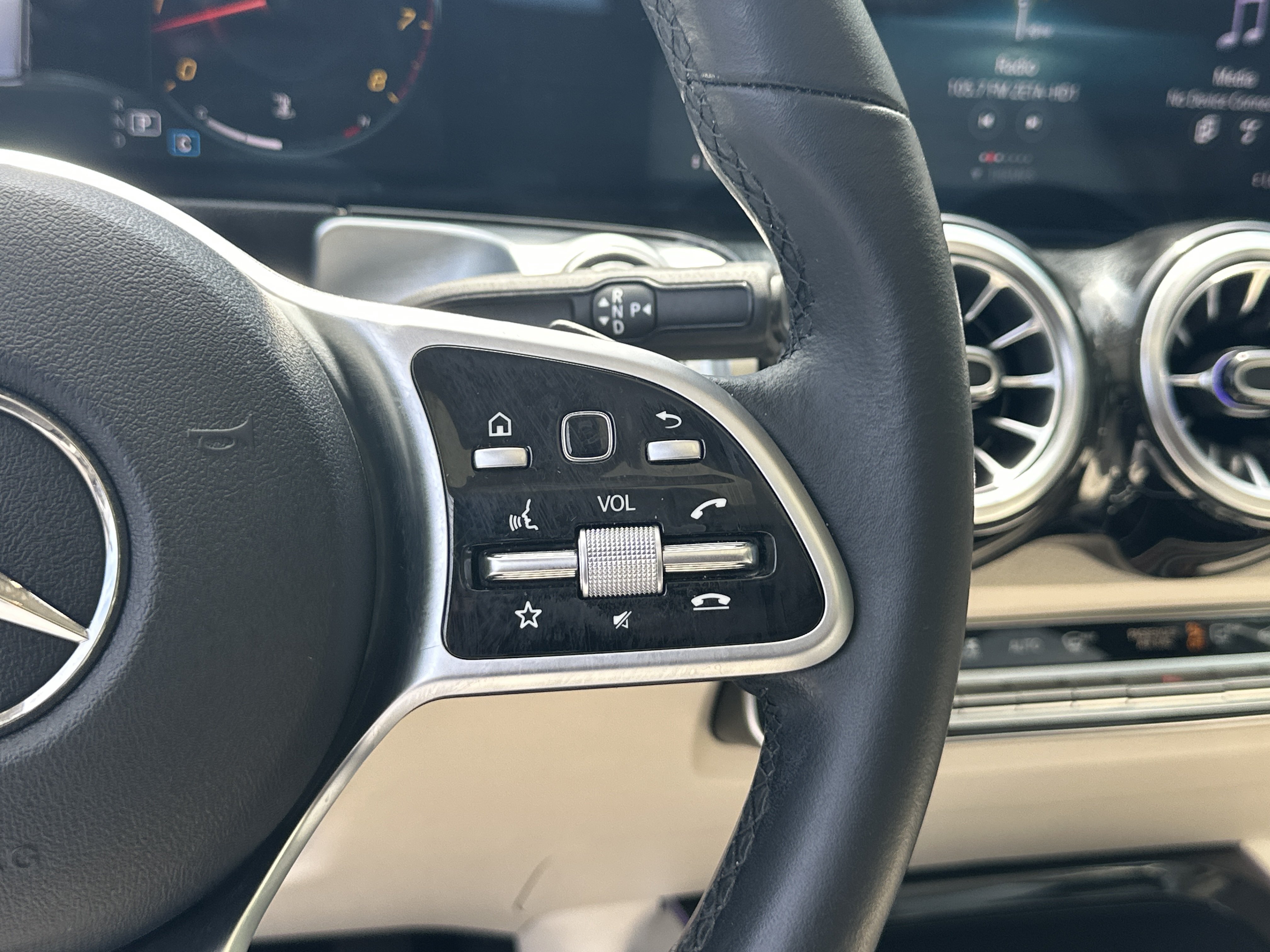 Used 2022 Mercedes-Benz GLB 250 4MATIC image 27
