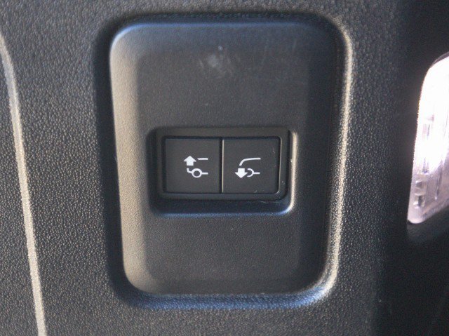 Used 2022 Land Rover Defender 110 X-Dynamic SE AWD/4WD image 31