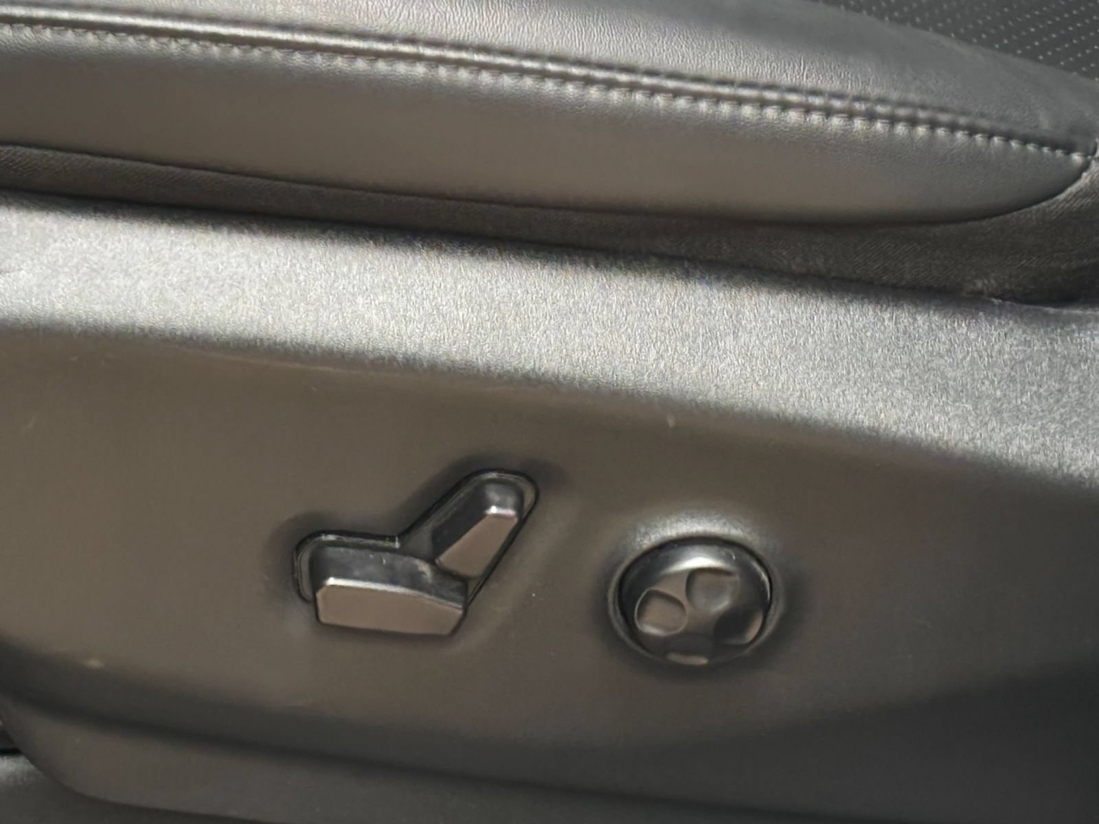 Used 2025 Chrysler Pacifica Select FWD image 21