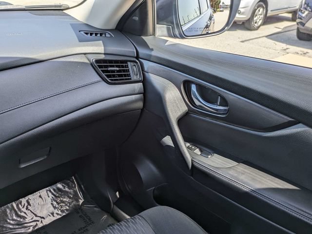 Used 2019 Nissan Rogue SV w/ Premium Package FWD image 19