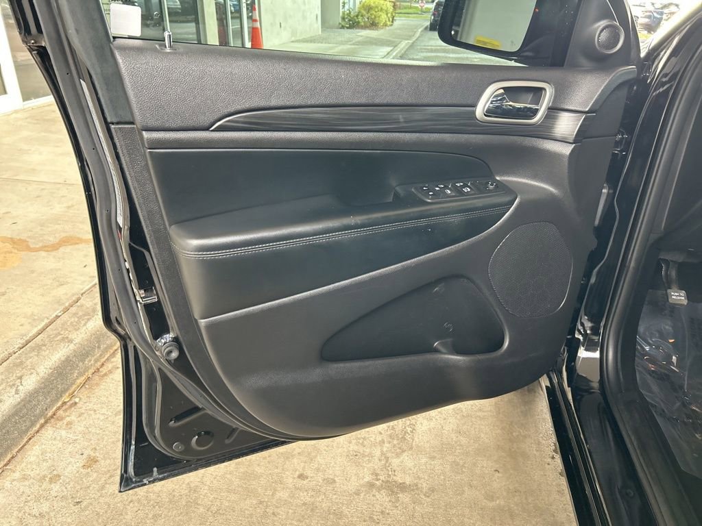 Used 2019 Jeep Grand Cherokee Altitude AWD/4WD image 41