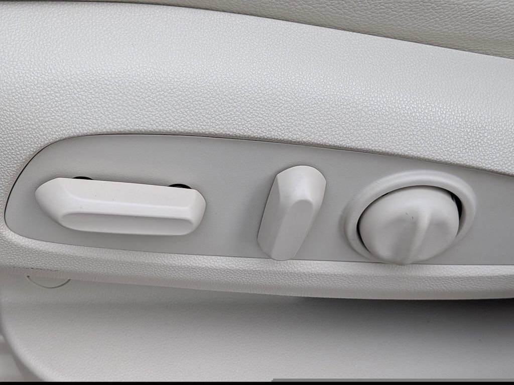 Used 2022 GMC Acadia Denali w/ Denali Technology Package image 19