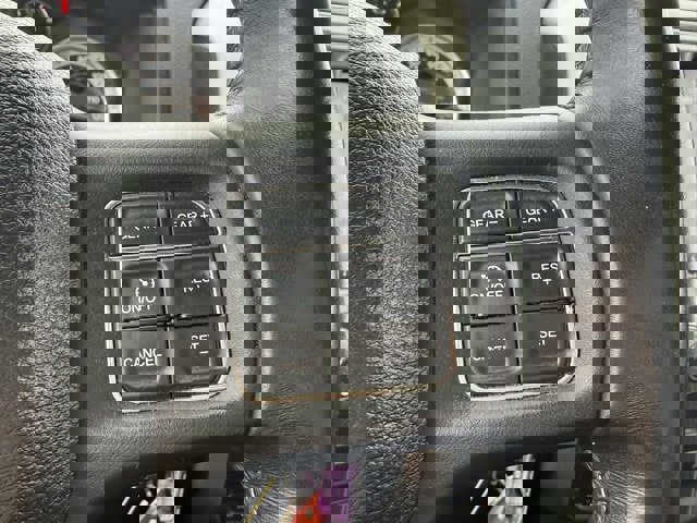 Used 2019 RAM 1500 Classic SLT w/ Luxury Group image 16