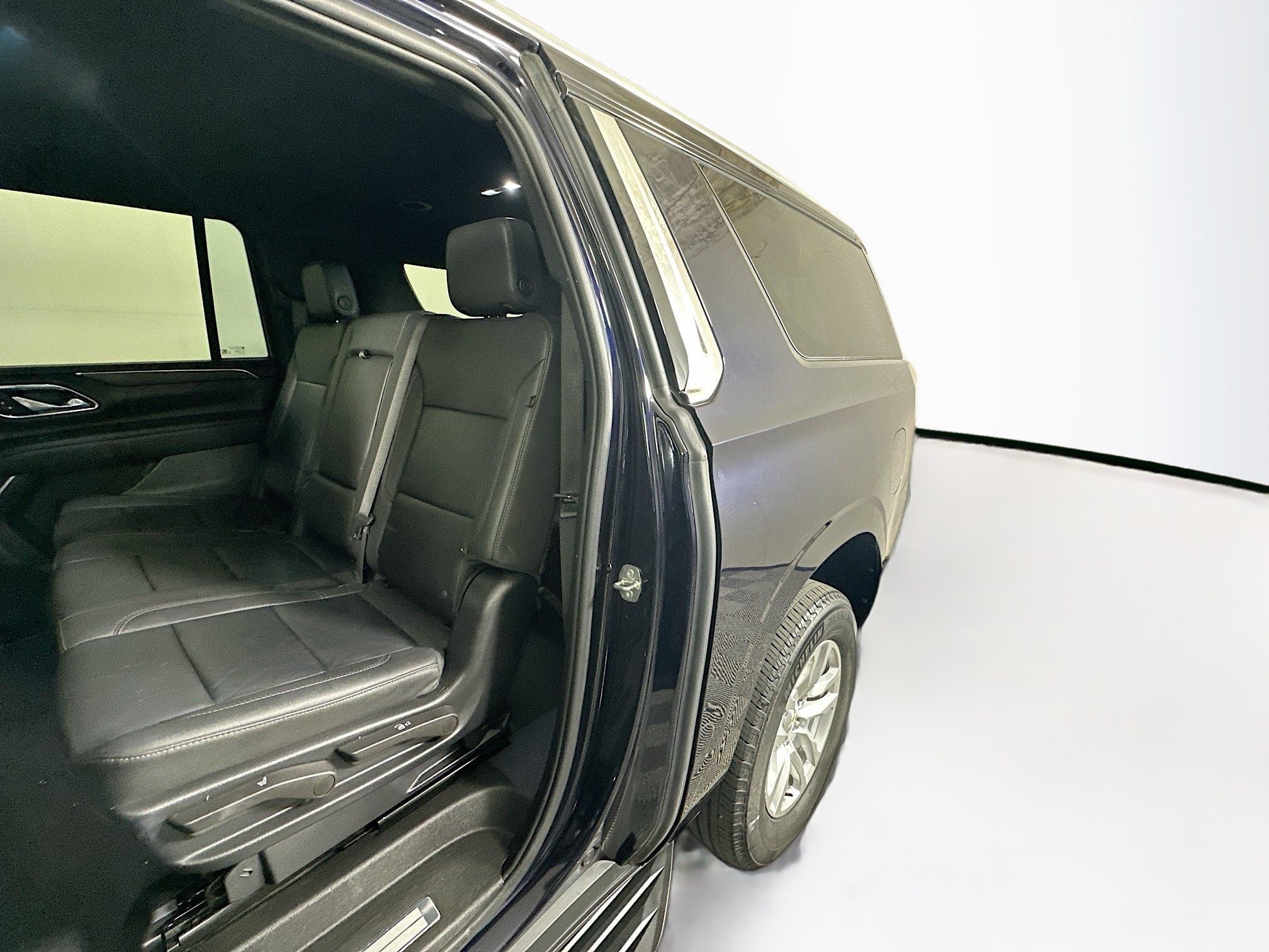 Used 2023 Chevrolet Suburban LT AWD/4WD image 26