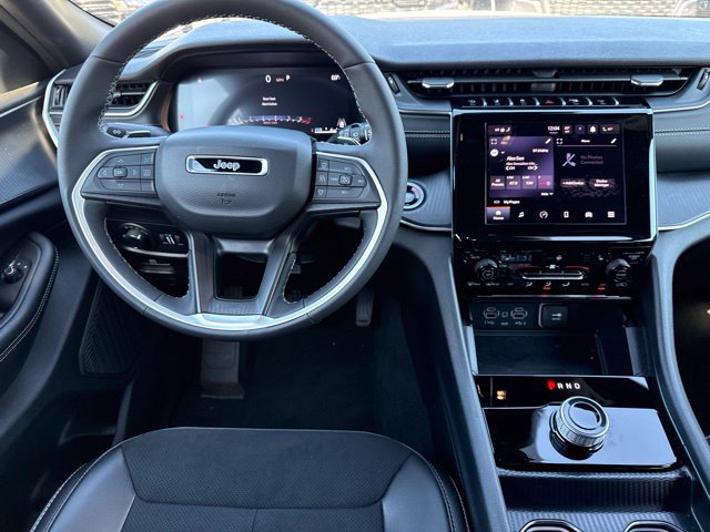 Used 2025 Jeep Grand Cherokee L Altitude AWD/4WD image 24