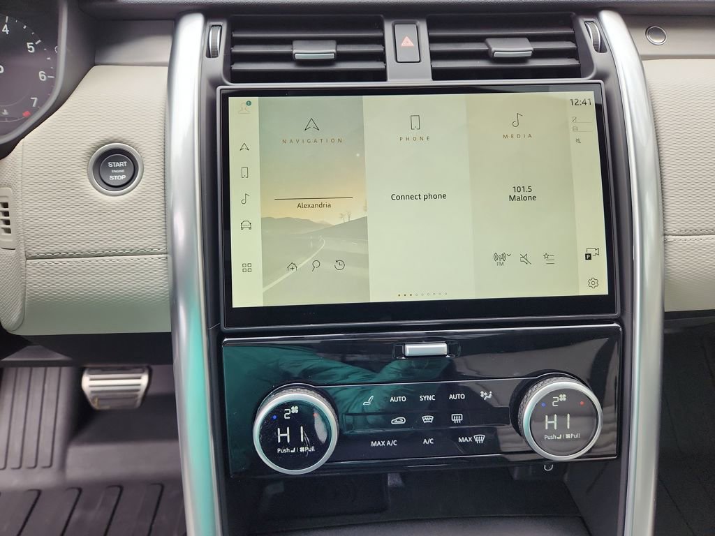 New 2026 Land Rover Discovery Limited Edition AWD/4WD image 17