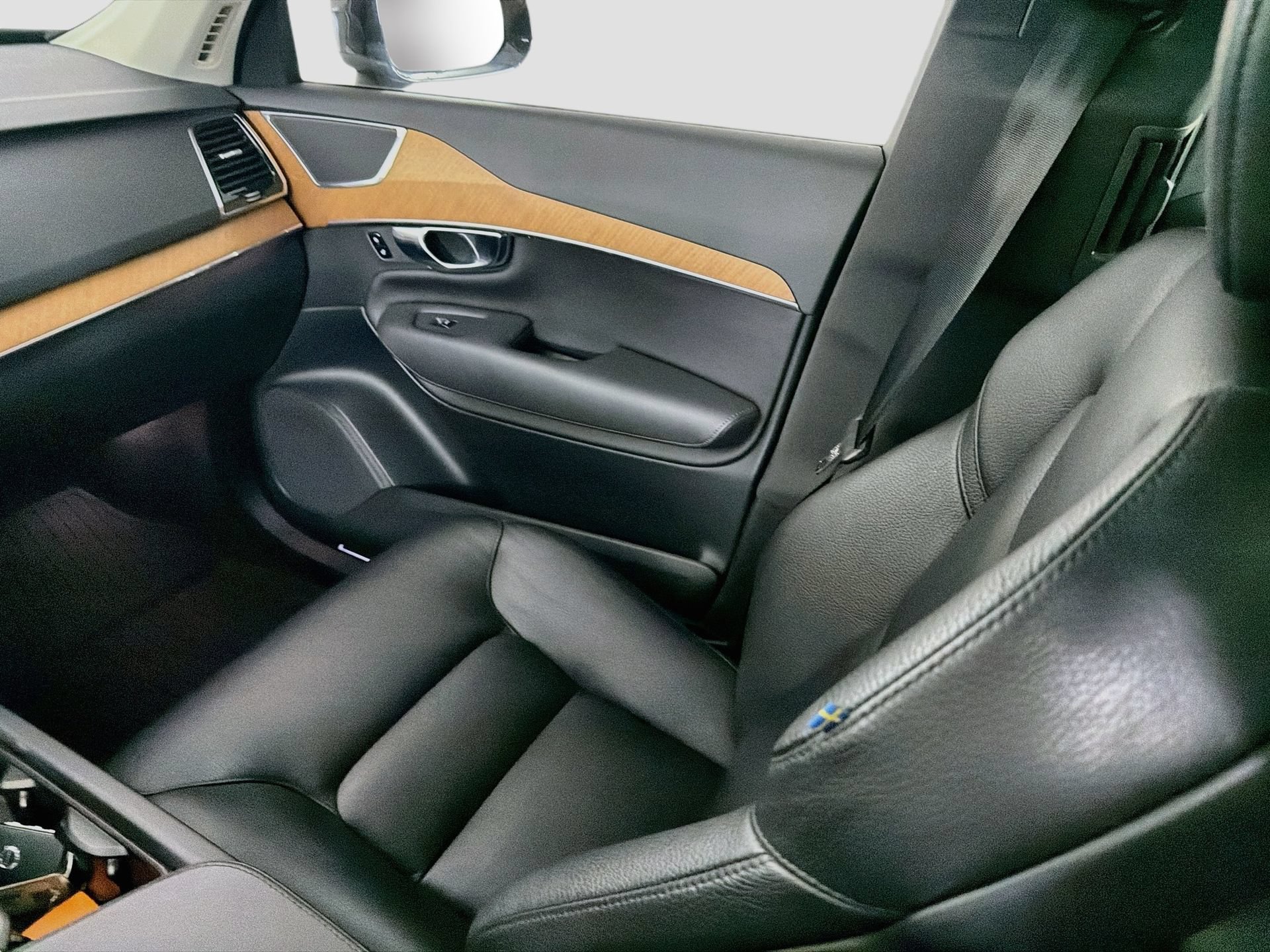 Certified 2023 Volvo XC90 B6 Plus w/ Protection Package Premier AWD/4WD image 24