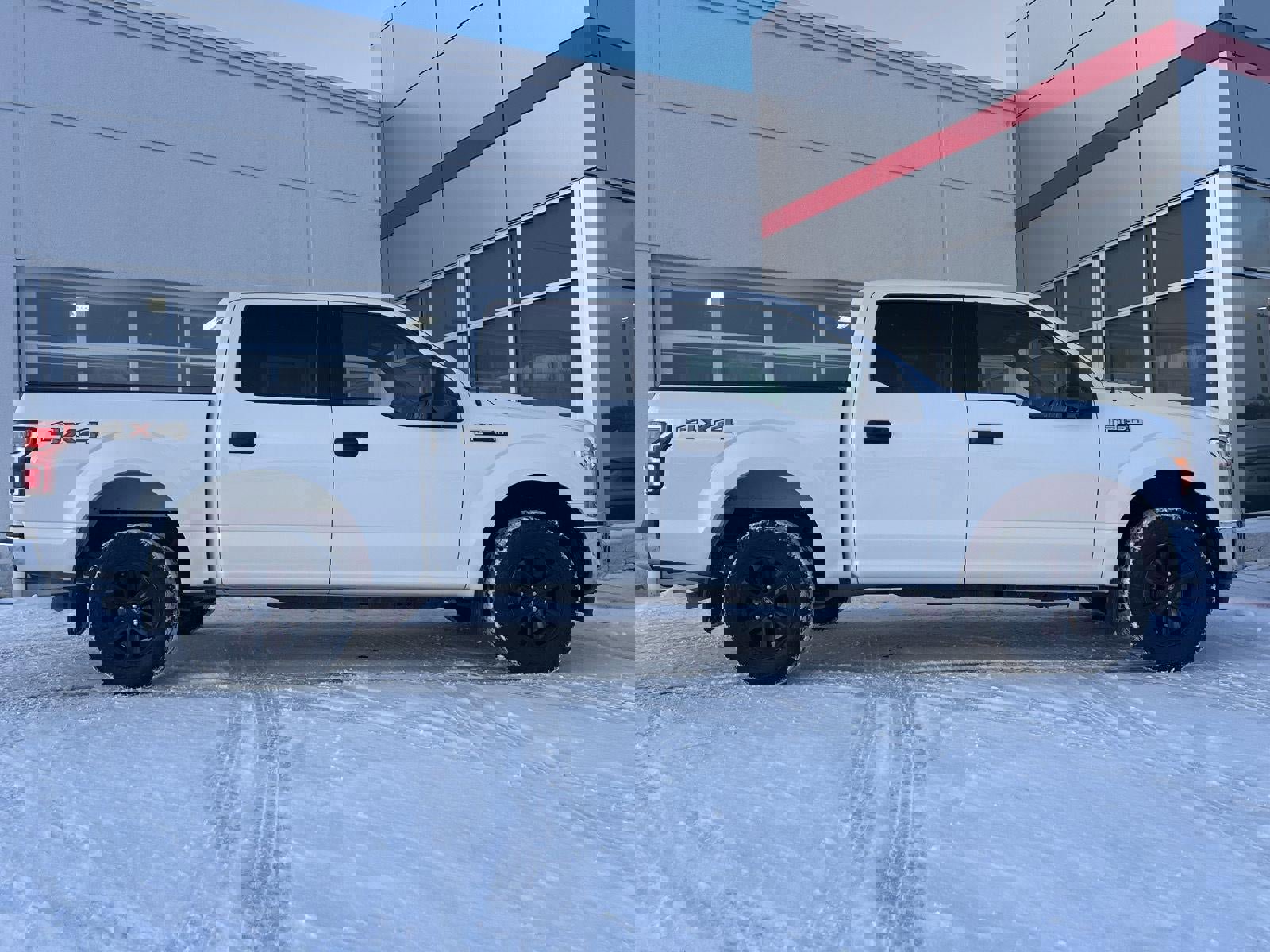 Used 2018 Ford F150 XLT w/ Trailer Tow Package image 24