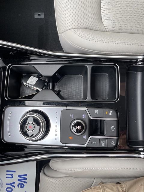 Certified 2023 Kia Sorento SX Prestige w/ Panoramic Sunroof Package AWD/4WD image 12