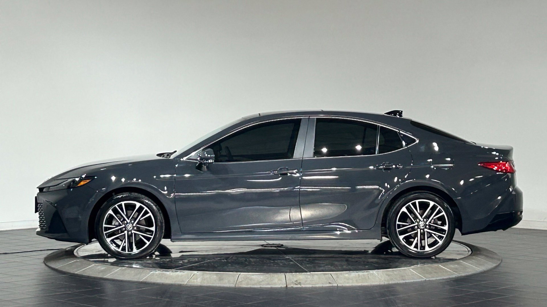 Used 2026 Toyota Camry XLE w/ Premium Plus Package AWD/4WD image 6