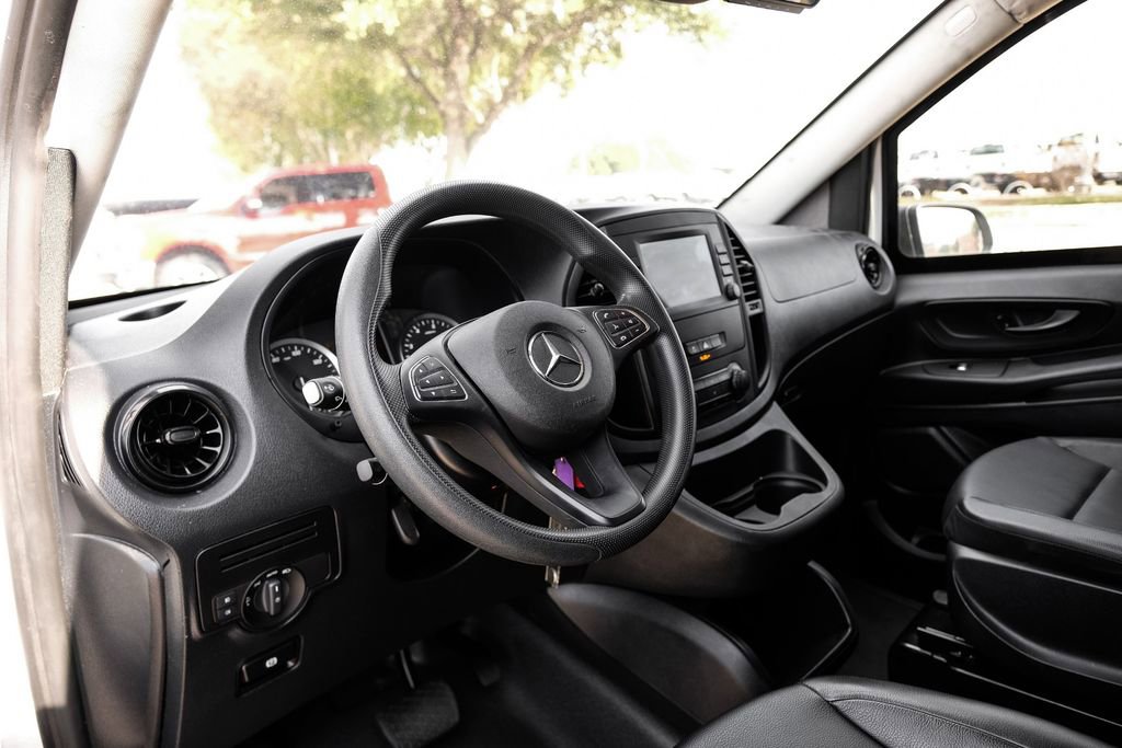 Used 2023 Mercedes-Benz Metris image 2