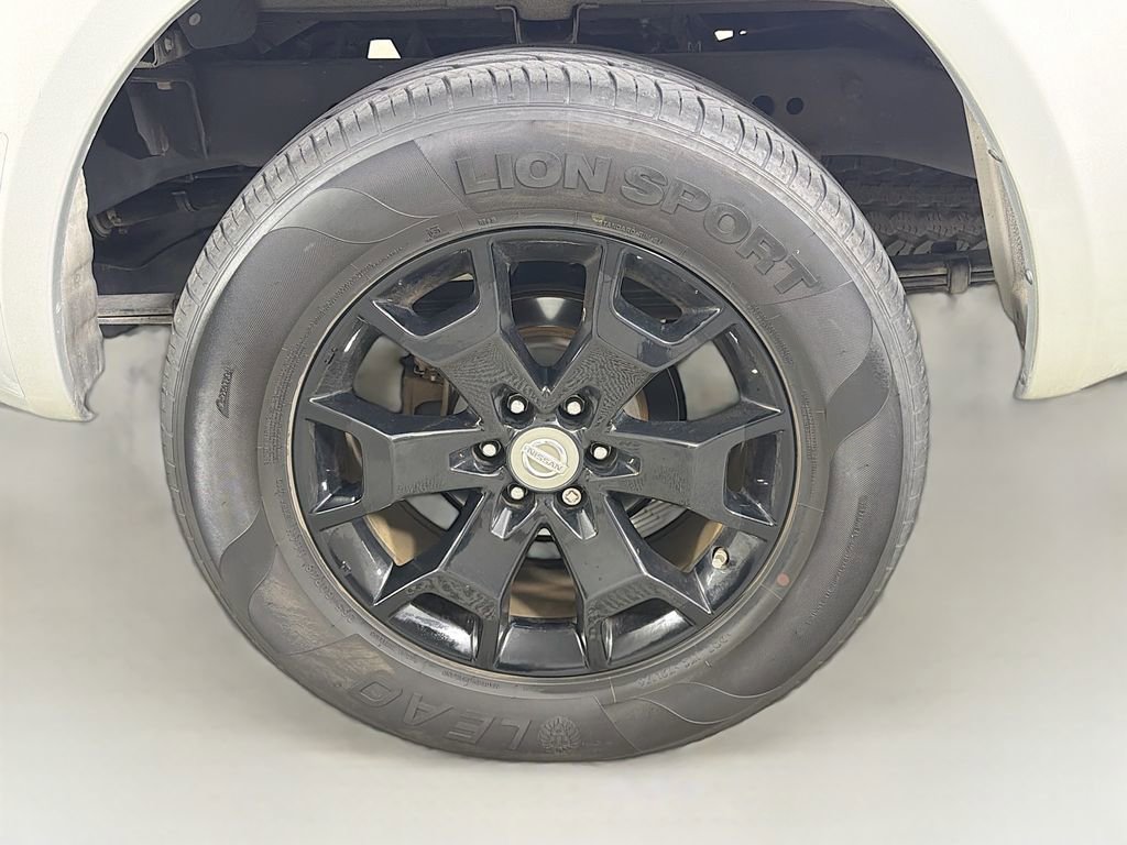 Used 2015 Nissan Frontier SL image 30