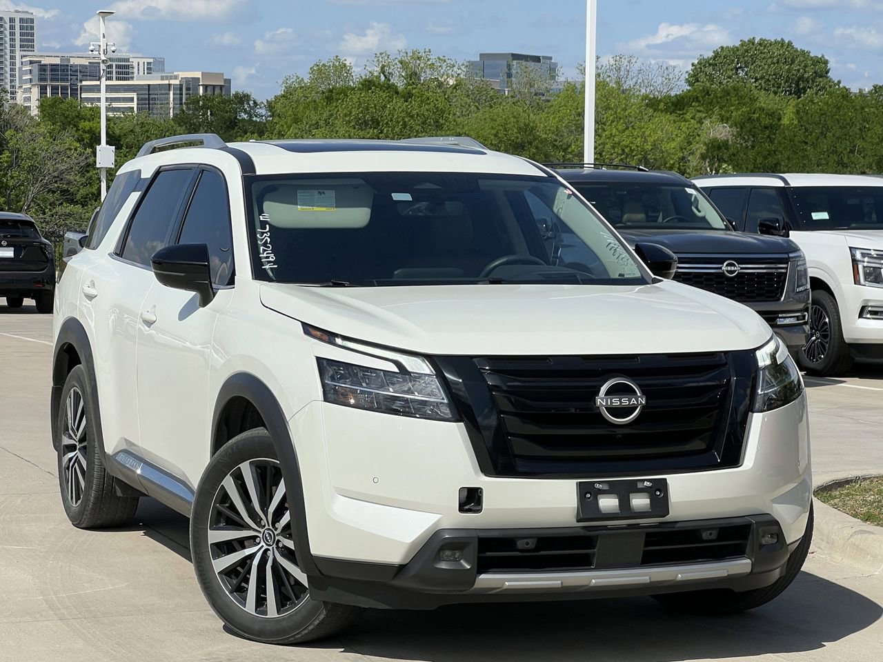 Certified 2024 Nissan Pathfinder Platinum image 2