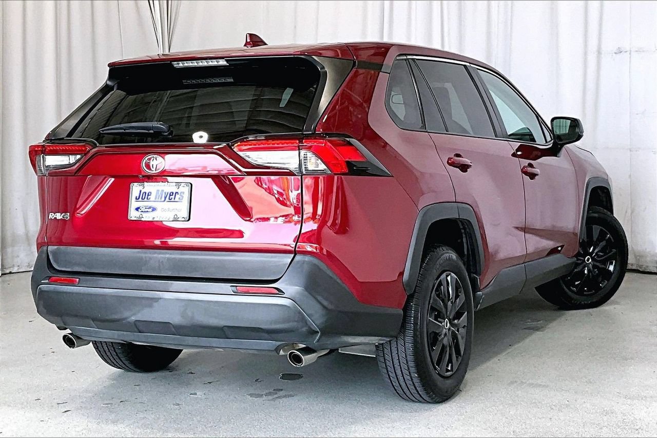 Used 2022 Toyota RAV4 LE FWD image 13