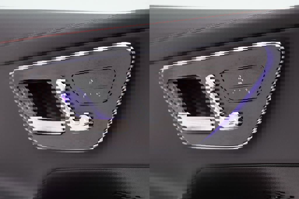 Used 2025 Mercedes-Benz GLC 43 AMG 4MATIC image 27