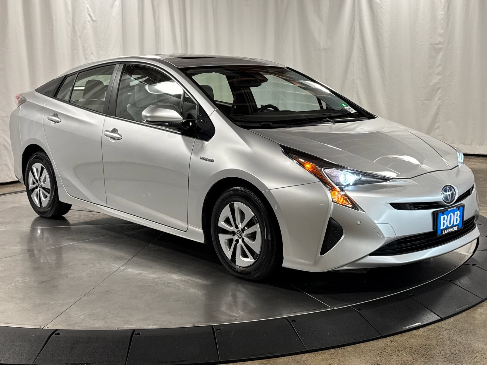 Used 2016 Toyota Prius FWD image 11