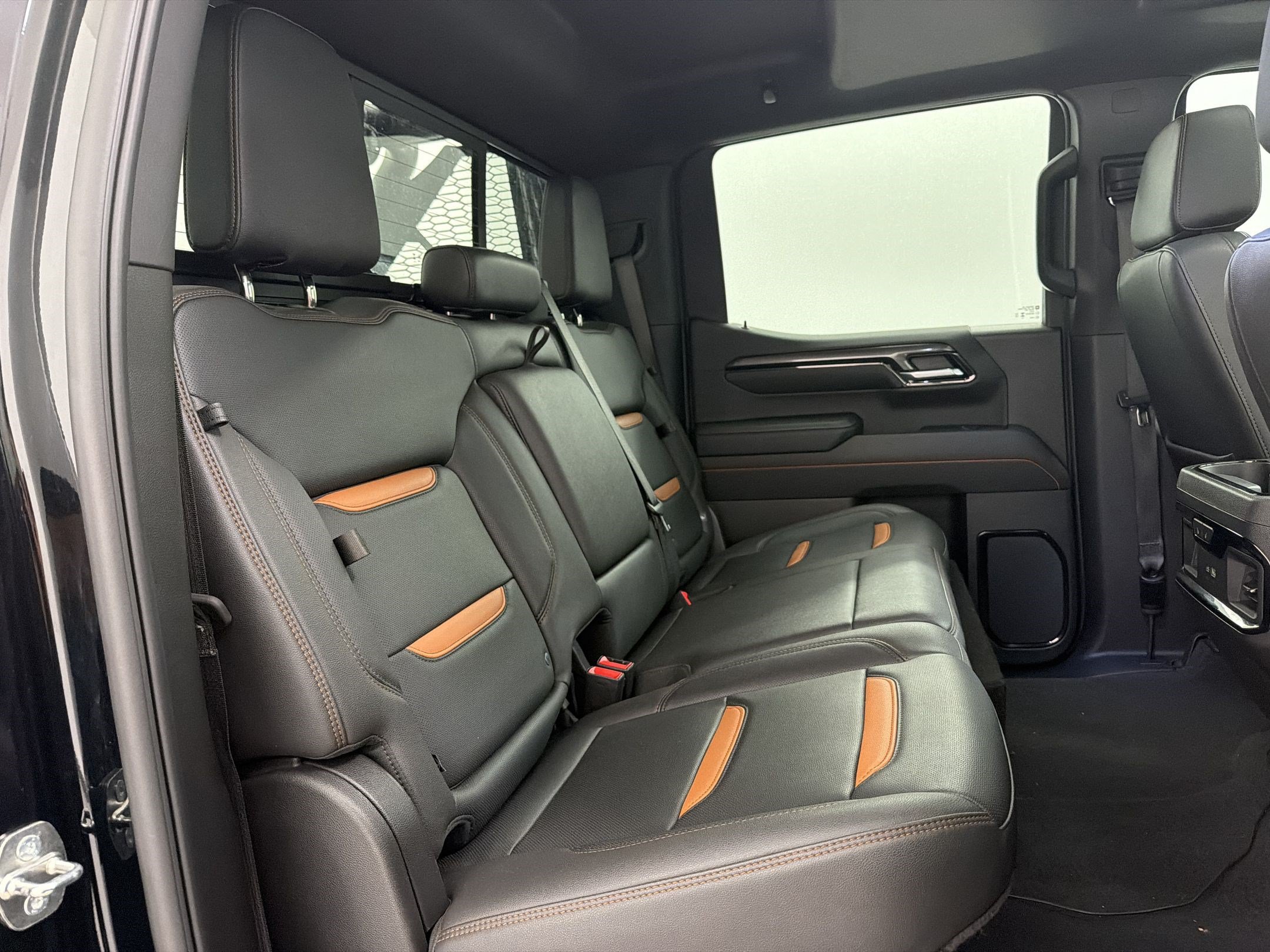 Used 2024 GMC Sierra 1500 AT4 w/ Technology Package AWD/4WD image 32