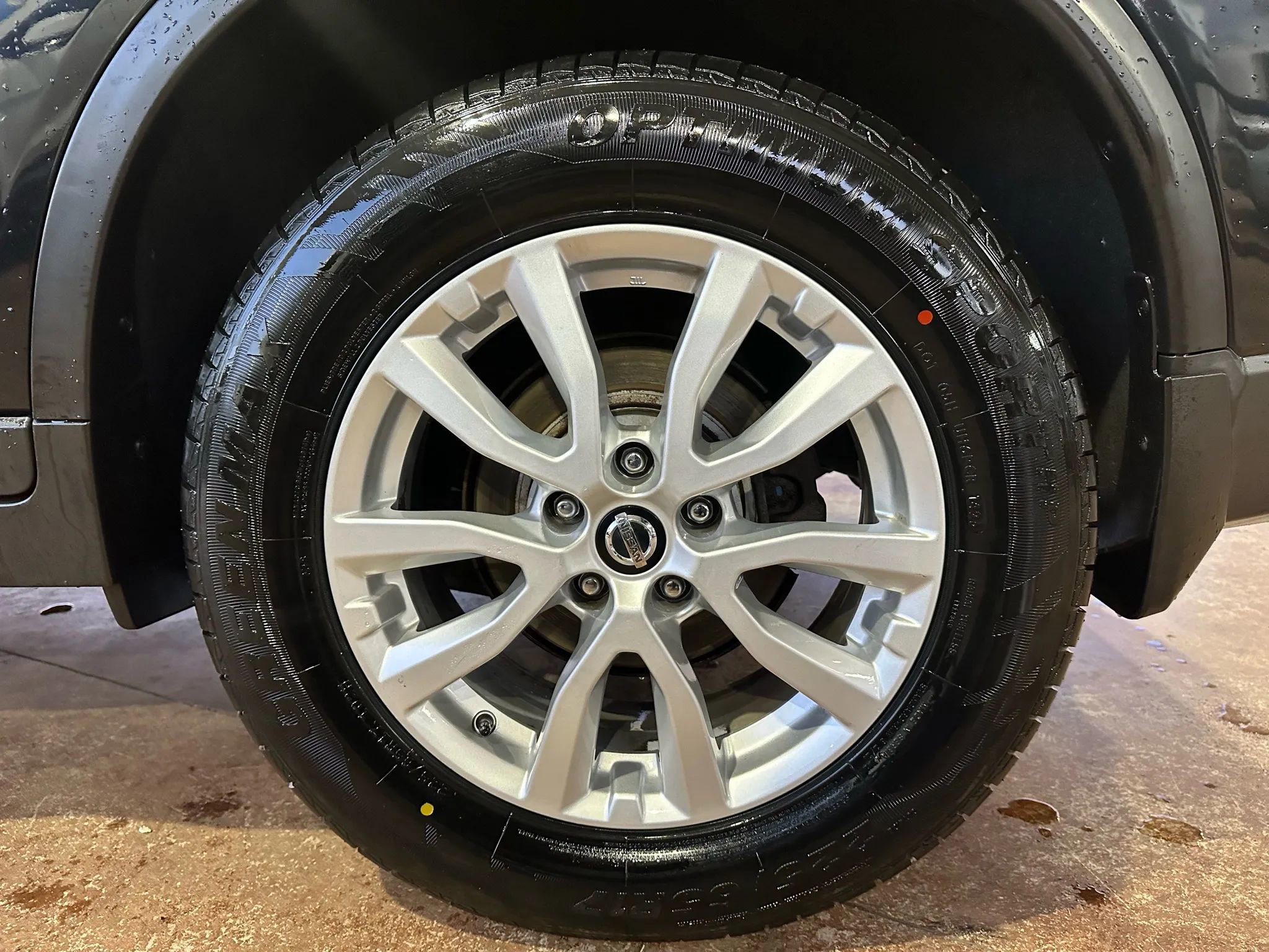 Used 2017 Nissan Rogue SV w/ SV Premium Package image 28