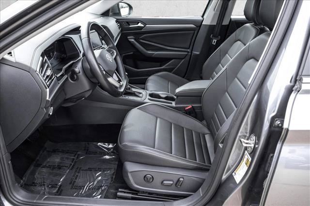 Used 2024 Volkswagen Jetta SE FWD image 11