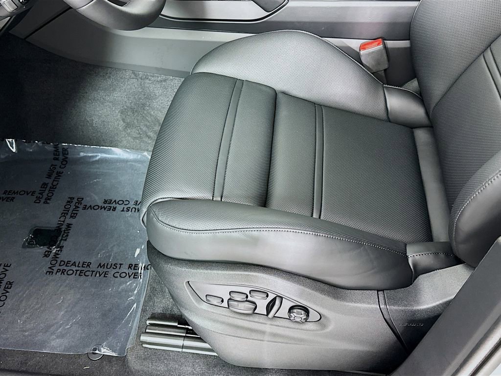 New 2025 Porsche Cayenne S image 22